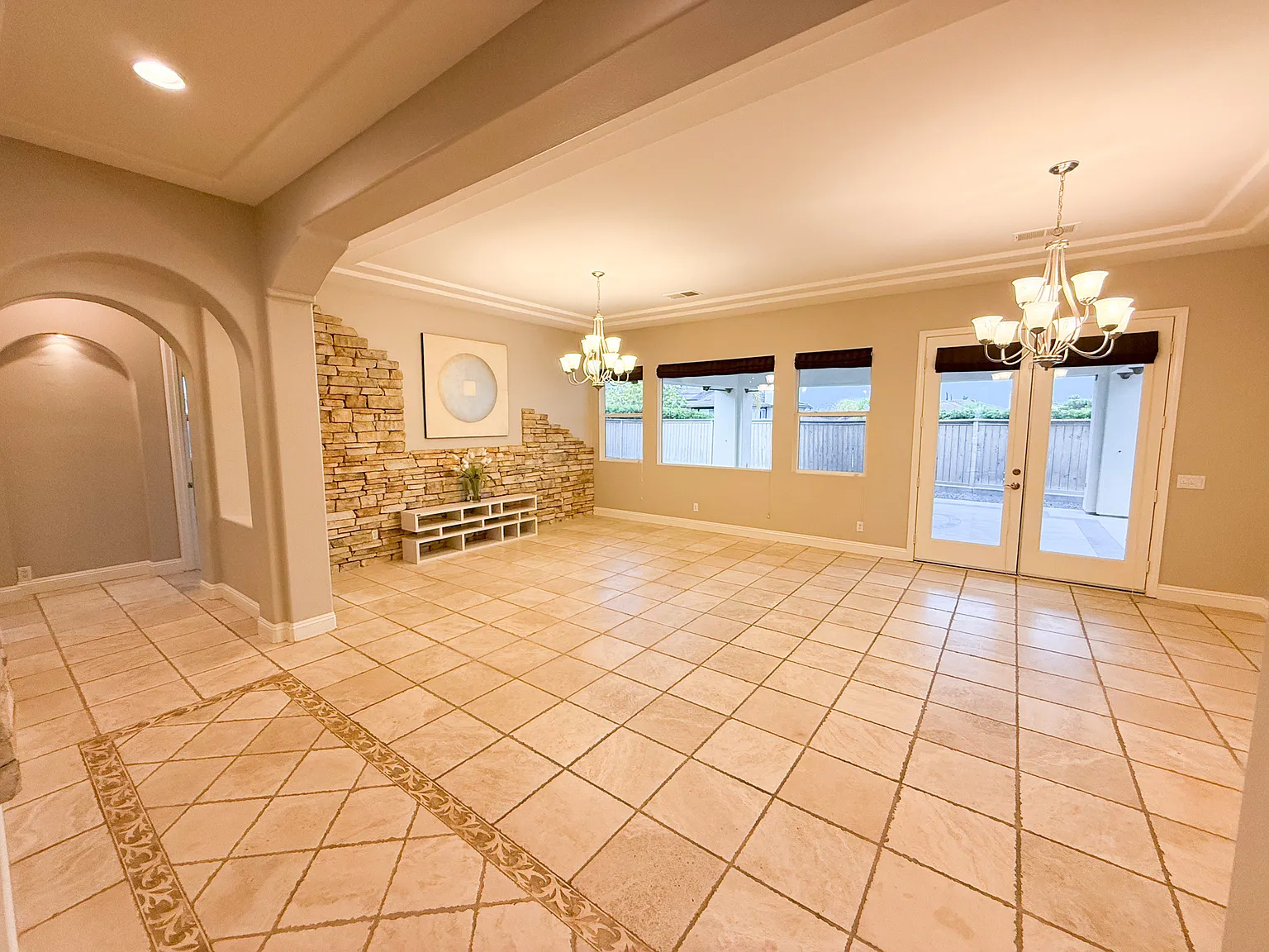 4 bed, 3162 sqft, $6,000 — Photo 3