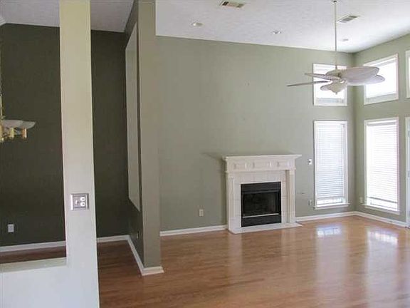 2nd image of 2641 Fair Oaks Dr