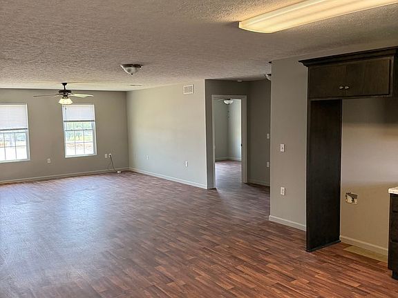 4th image of 110 Nancy Ln