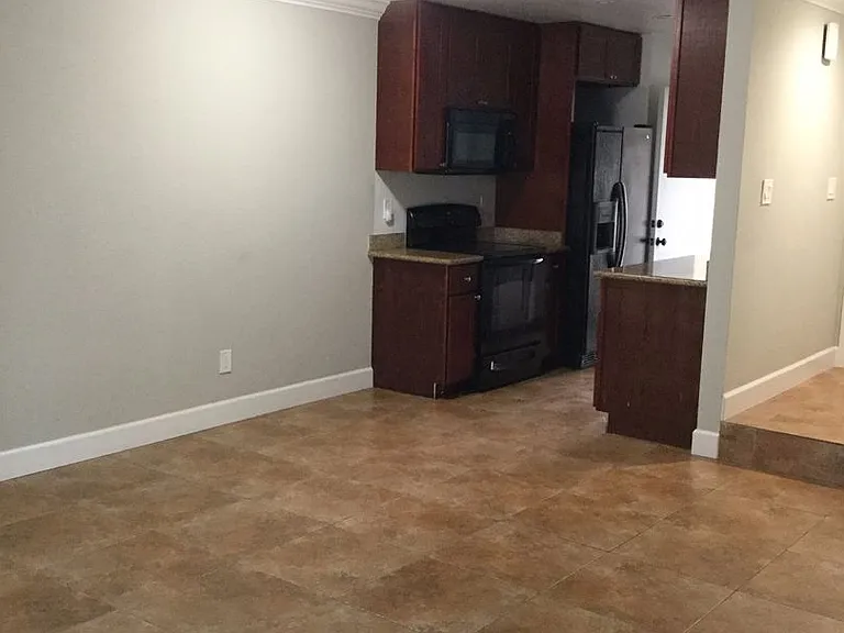 2 Bedroom / 1 Bathroom Townhome in Bay Point — Photo 4