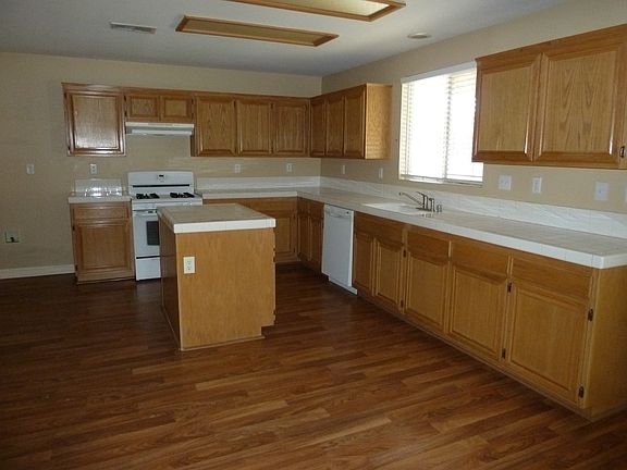 4th image of 45427 Fairbanks Ave