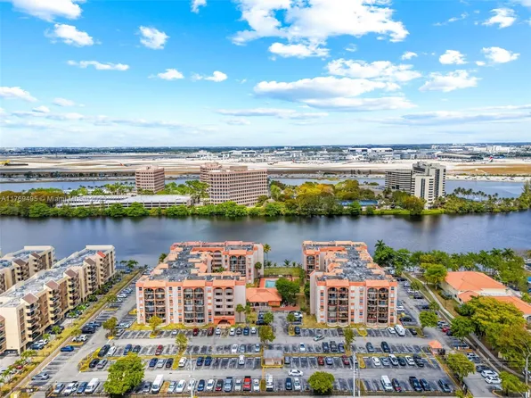 5199 NW 7th St APT 208, Miami, FL 33126