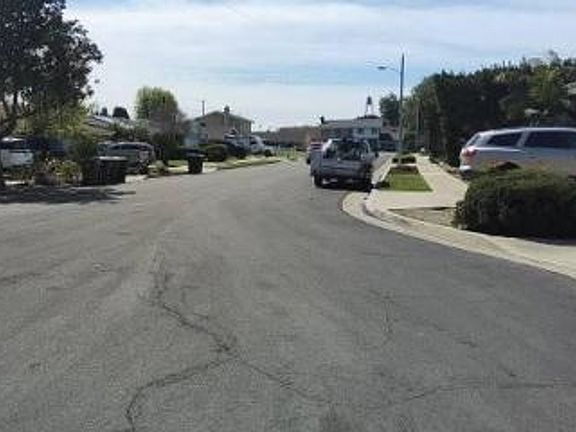 Exterior Neighborhood (street photo)