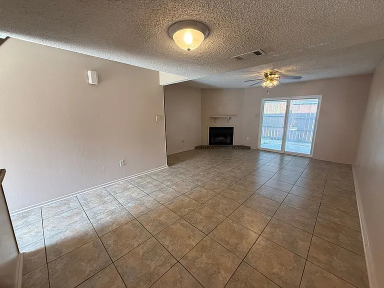 8911-8911 Gsri Ave — Photo 10