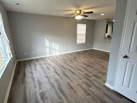 2nd image of 3913-3915 Olympic Ct