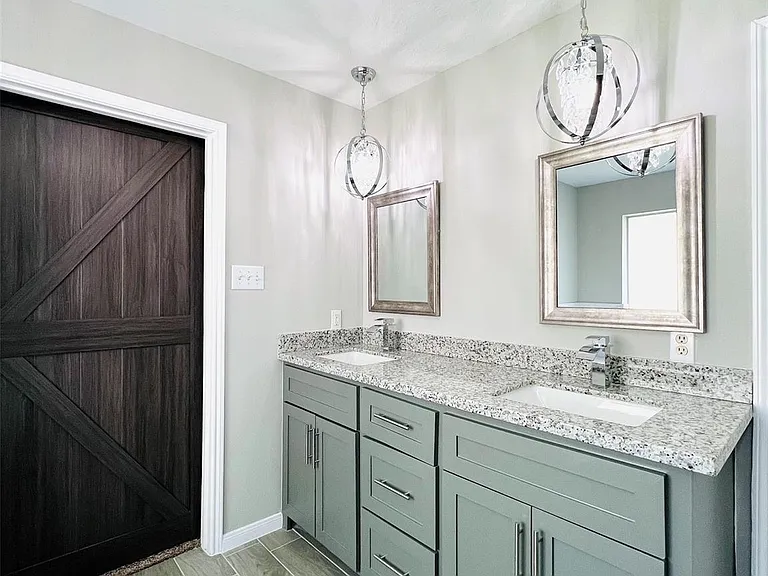 8426 Woodland Knoll Ln — Photo 16