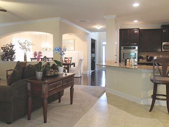 5th image of 576 Georgia Cir