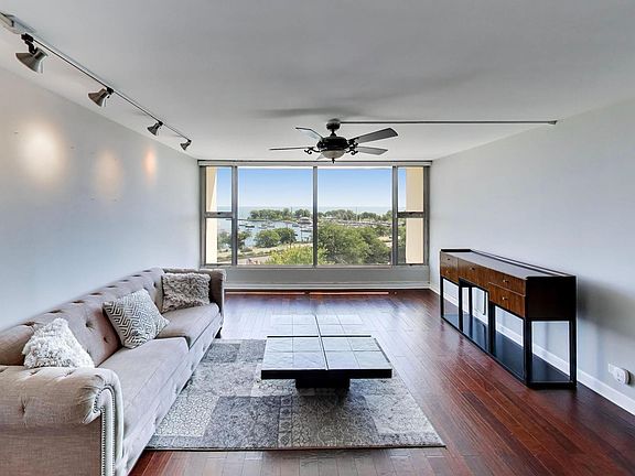 4th image of 3200 N Lake Shore Dr APT 806