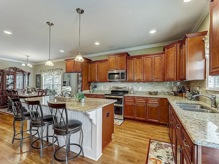 6040 Sanmar Dr — Photo 5