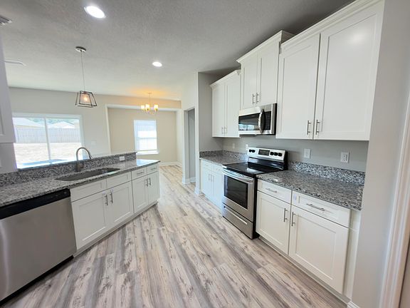 4th image of 5281 Moore Loop