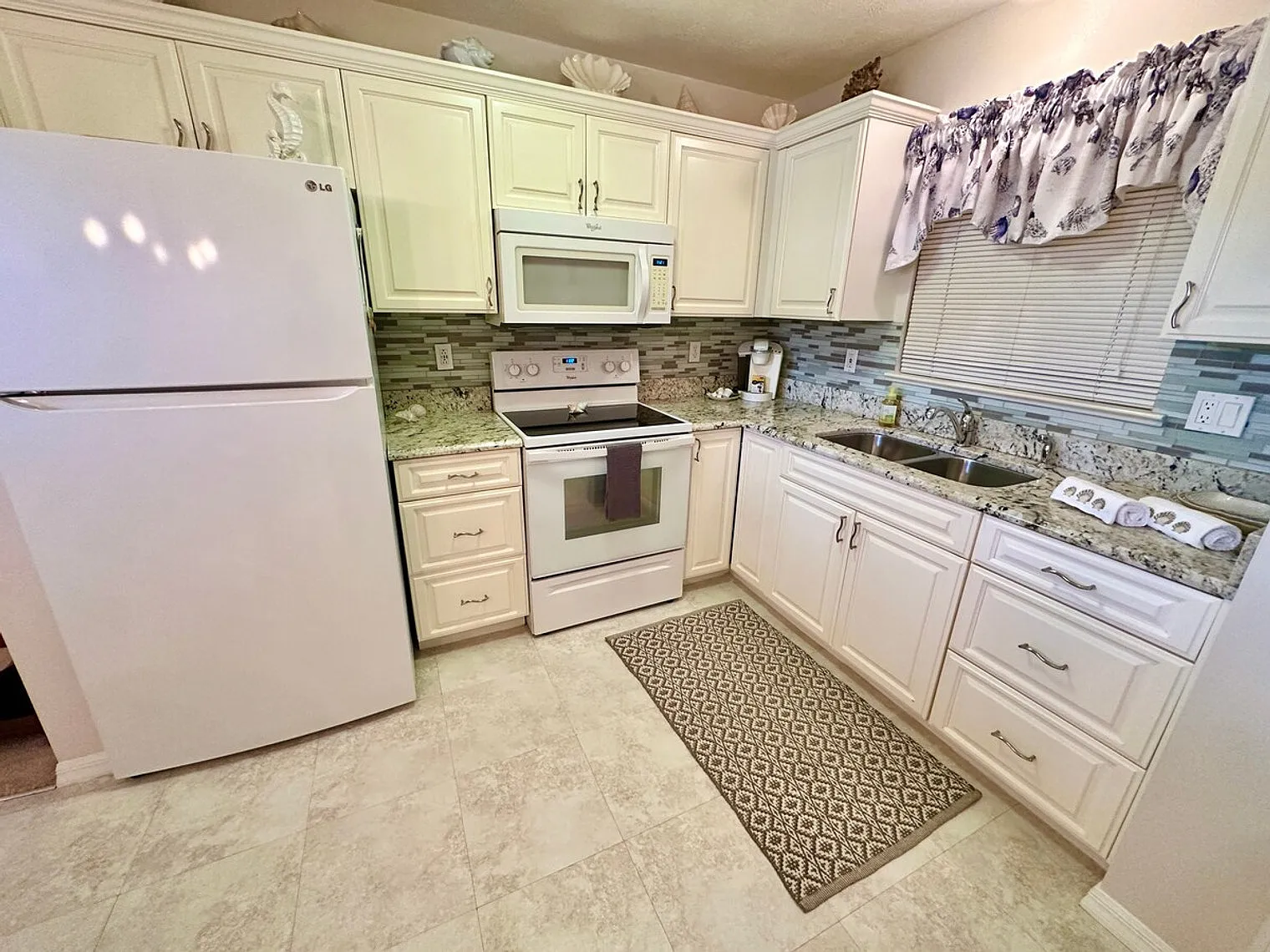 2 bed, 1.0 bath, $6,474 — Photo 3