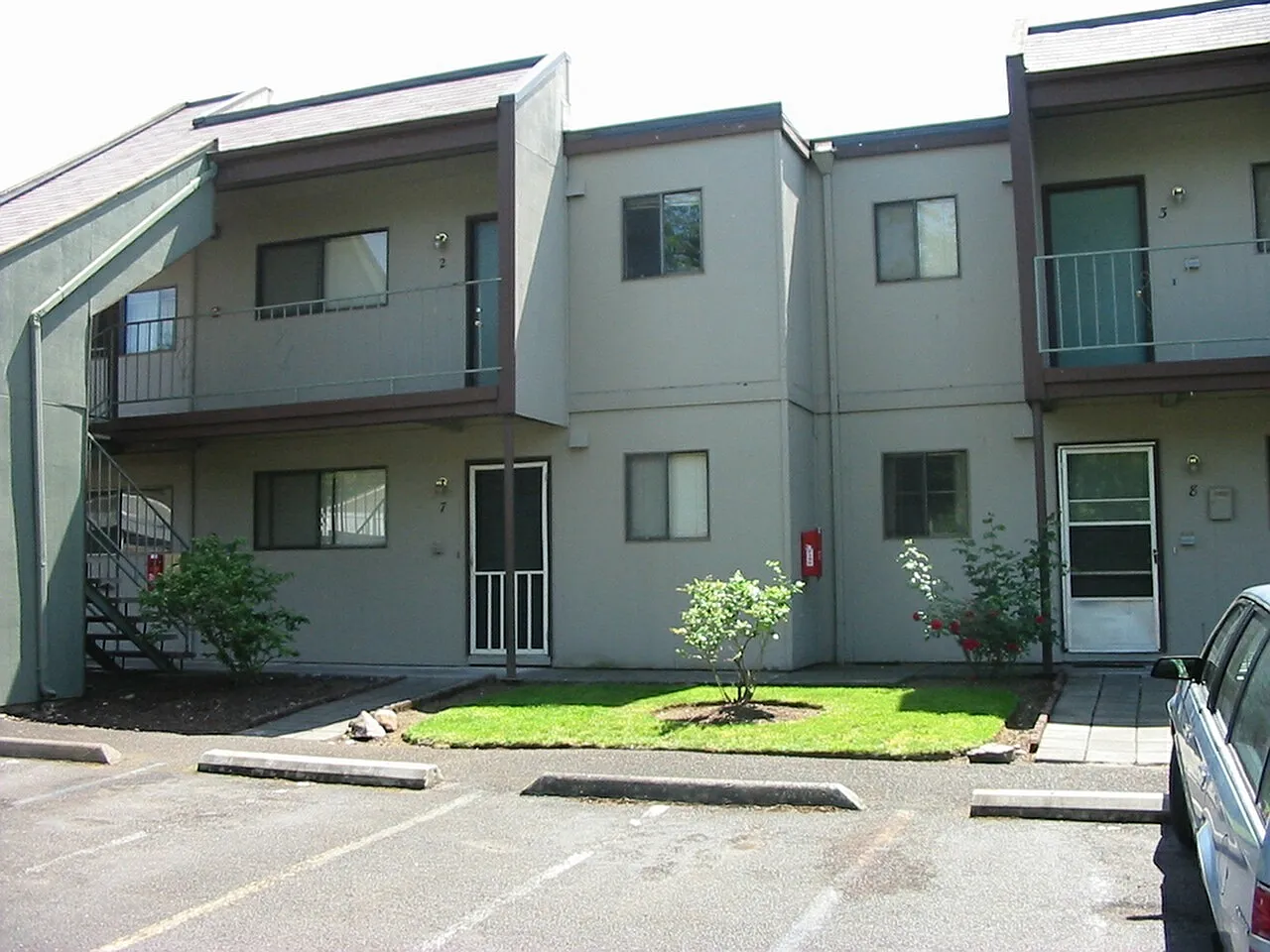 Evergreen East Apartments — Photo 2