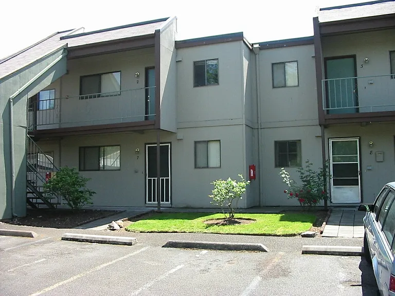 2108 E Evergreen Blvd — Photo 2