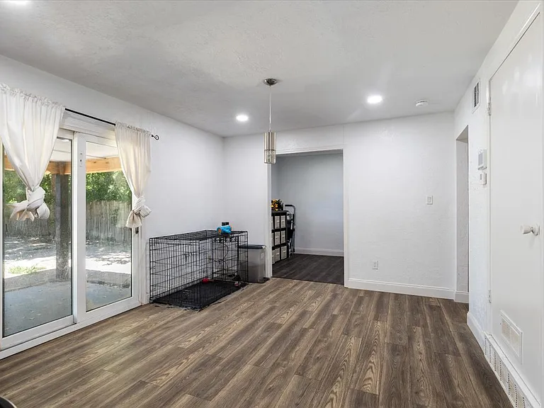 122 NE Angus St — Photo 8