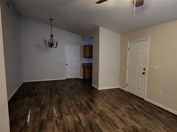 3rd image of 25809 Exmoor Dr