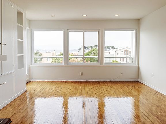 4th image of 2072 Jefferson St