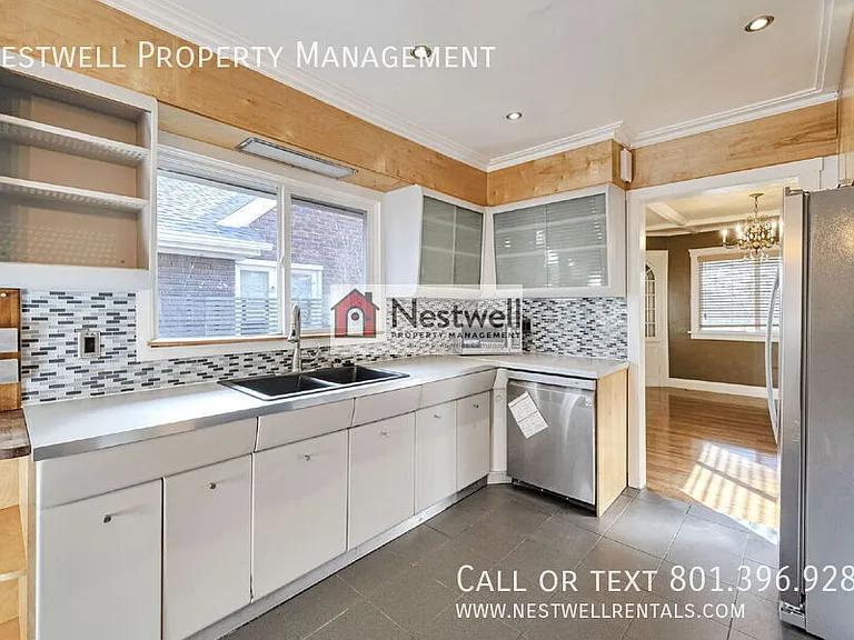 2471 S Douglas St — Photo 12