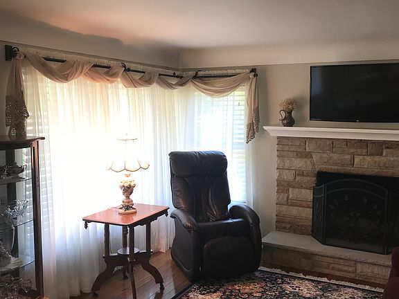 5th image of 1001 N Chipman St