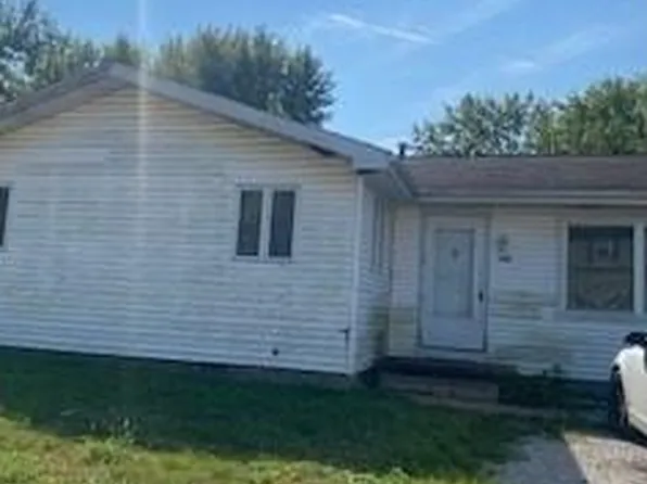 108 E Menard St, Riverton, IL 62561