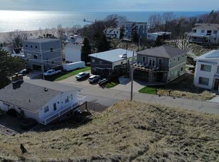 134 Prospect St, Grand Haven, MI 49417