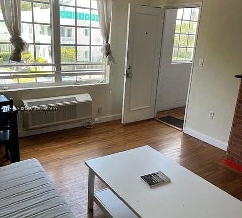 5th image of 745 15th St APT 8