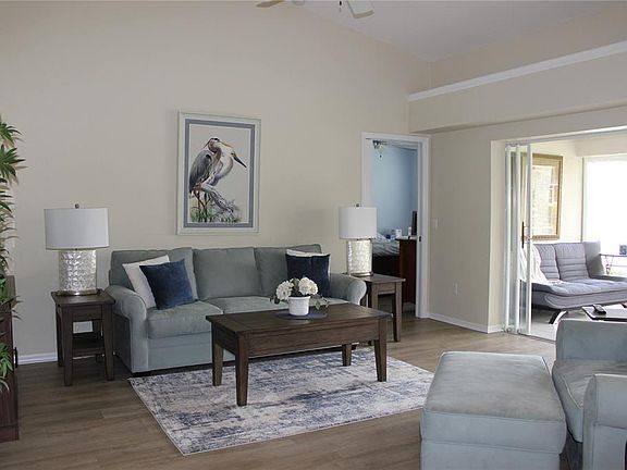 3rd image of 12350 SW Kingsway Cir #402
