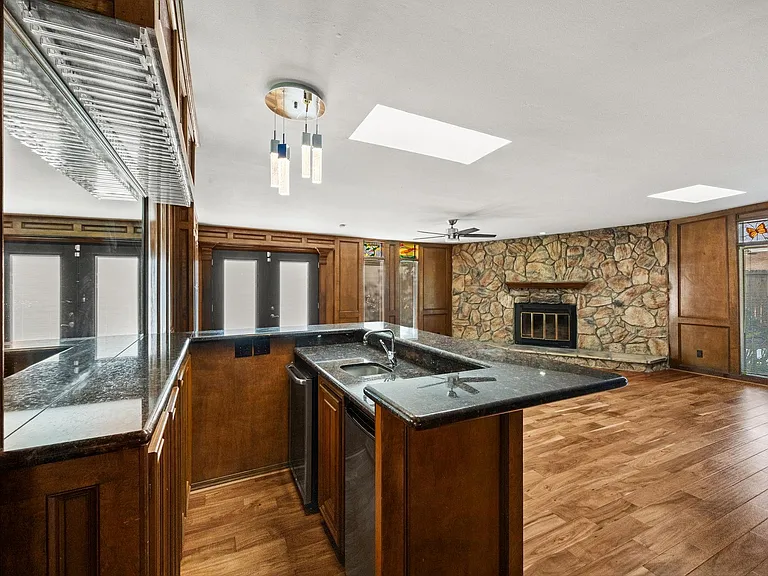 10310 Mayfield Rd — Photo 18