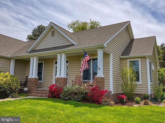3rd image of 16506 Retreat Cir