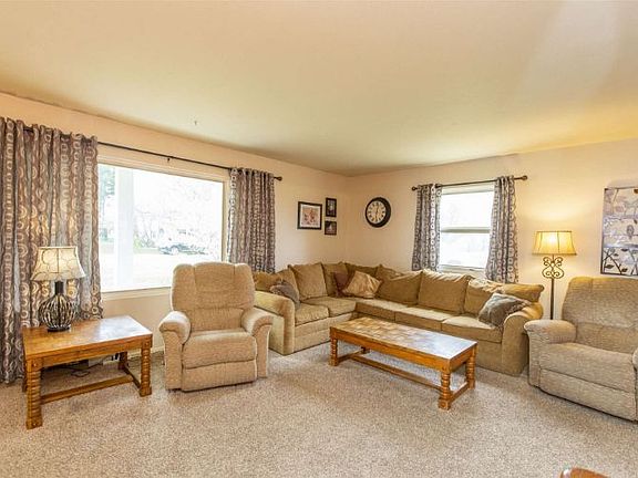 3rd image of 52944 Camellia Dr