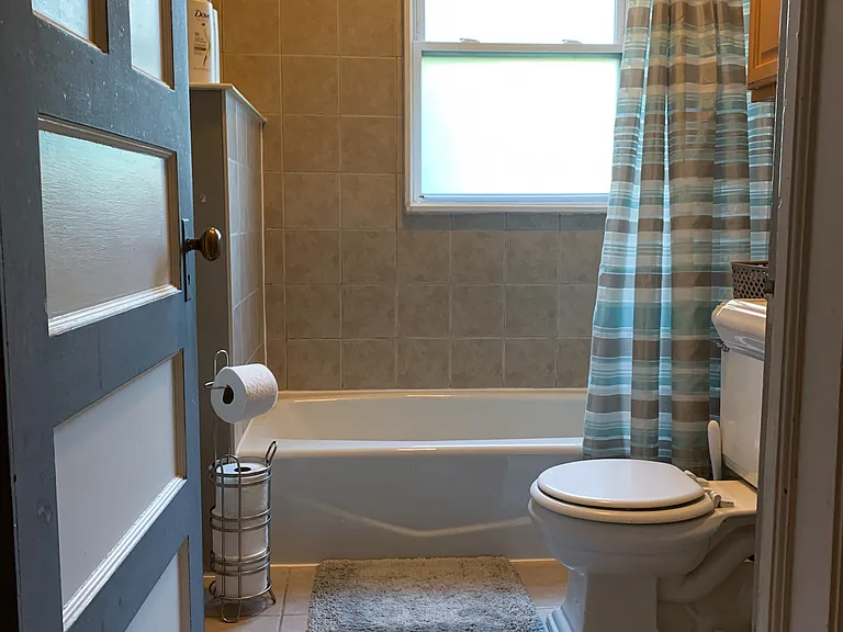 [Full Bathroom] Bathtub/shower, toilet, sink.