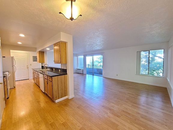 2nd image of 112 W Cliff Dr APT 205