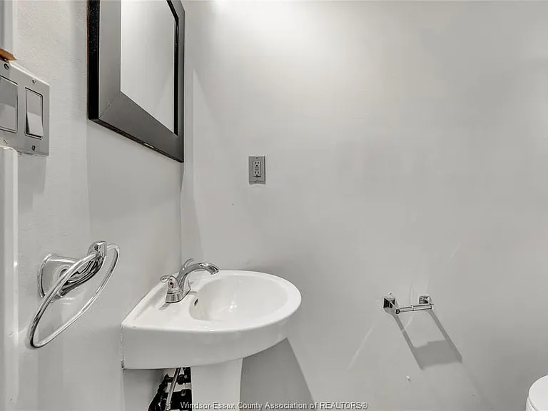844 Ellrose Ave #UPPER — Photo 16