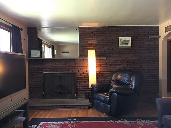 4th image of 324 Saint Clair St