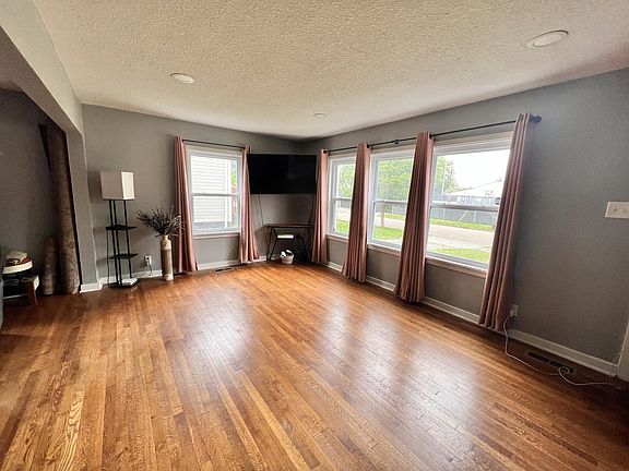 5th image of 2435 E 5th Ave
