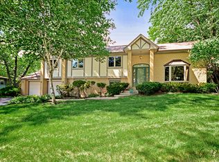 416 Banbury Rd, Mundelein, IL 60060