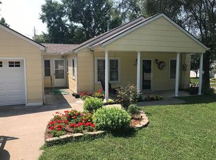 412 Seward St, Wathena, KS 66090