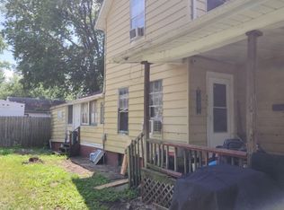 853 N Cedar St, Galesburg, IL 61401