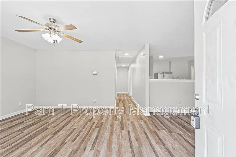 3 bed, 2.0 bath, 1200 sqft, $1,999 — Photo 3
