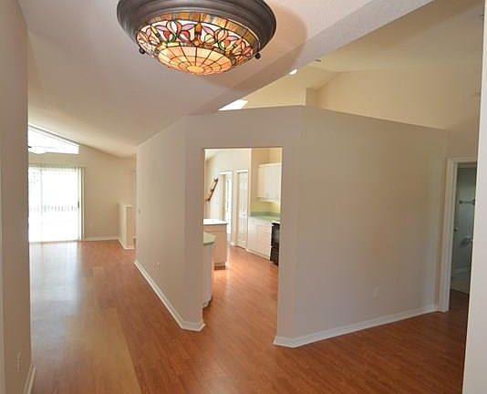 4th image of 18 Woodlyn Ln