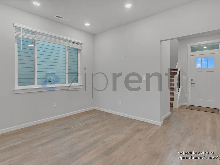 6460 N 89th Ave — Photo 10