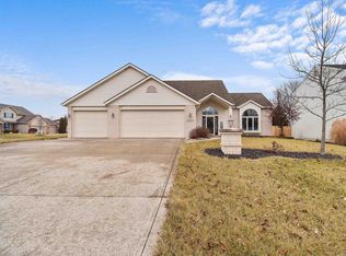 10534 Willow Creek Dr, Fort Wayne, IN 46845