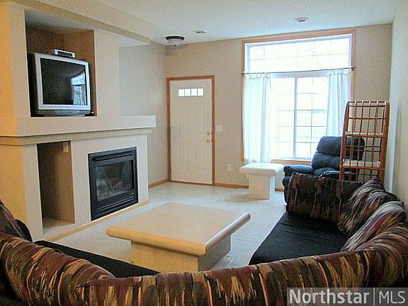 5th image of 359 Frederick Cir