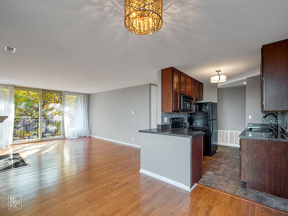 5th image of 5810 Oakwood Dr Unit 5B