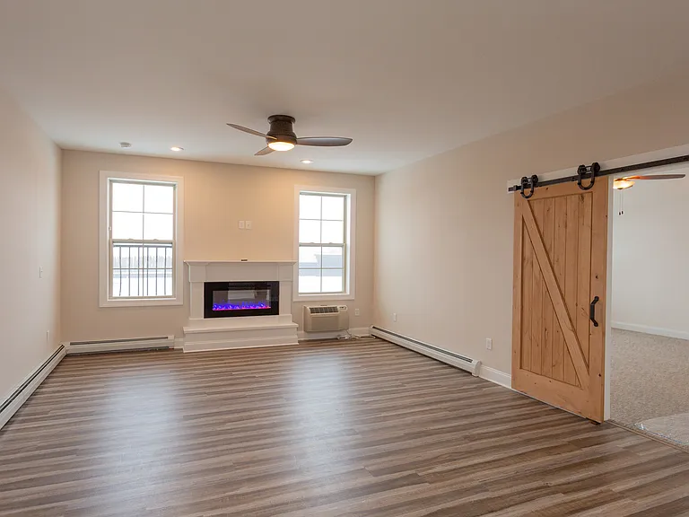126 Nelson St — Photo 3