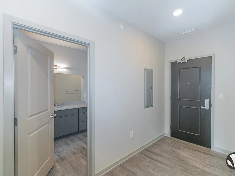 Chateau at Yankee Hill Apartments — Photo 76