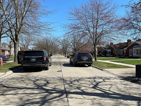 4th image of 21183 Kenmore Ave