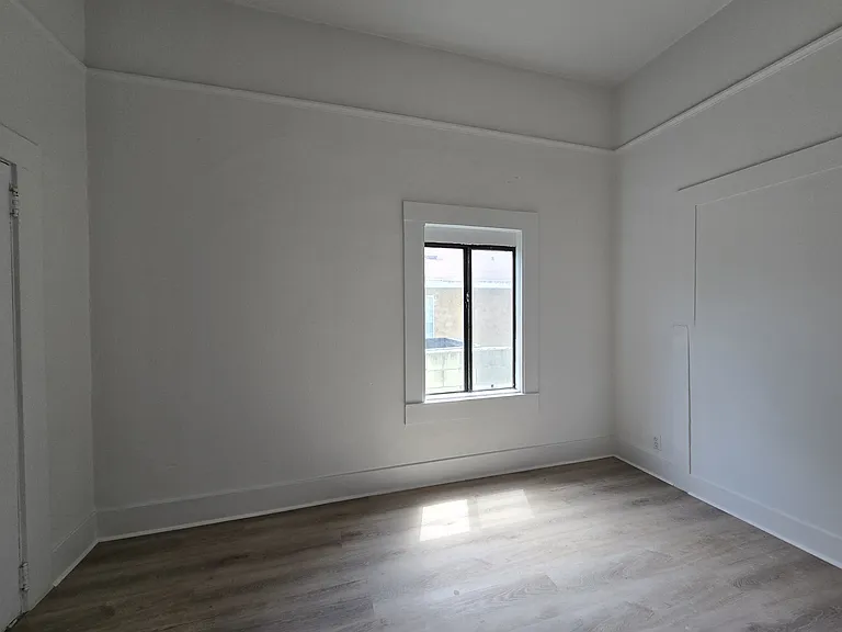 925 W Pine St — Photo 5