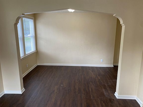 4th image of 402 Golfview Ave