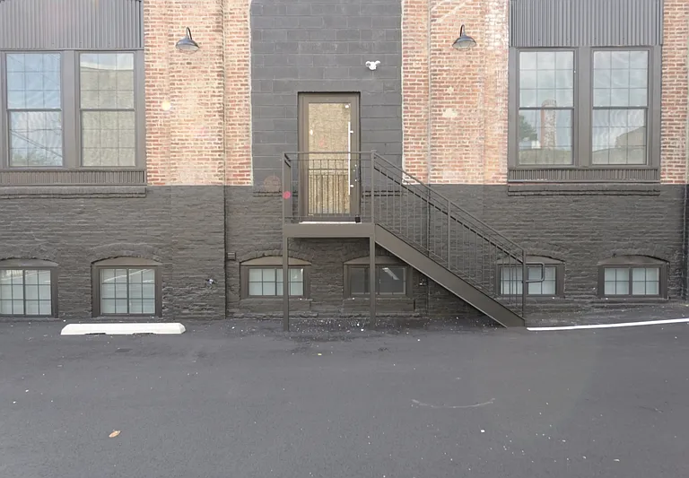 1901 E Willard St #103 — Photo 32