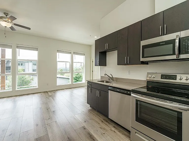 2713 E Evergreen Blvd #202 — Photo 2